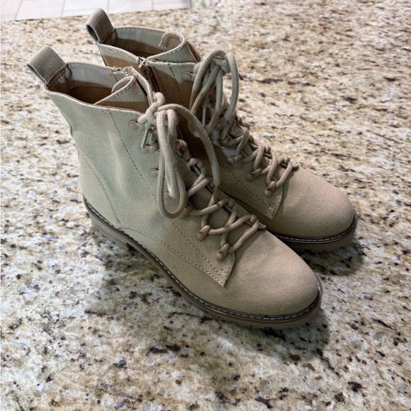 Universal Thread Shoes - NWOT Universal Thread Parker Combat Lace Up Ankle Boots Hiking Boots 9.5 9 1/2
